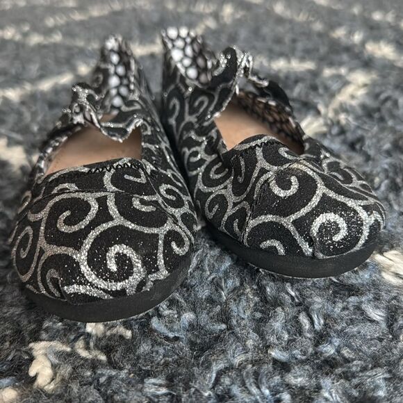 Toms Toddler Shoes - Picture 3 of 8